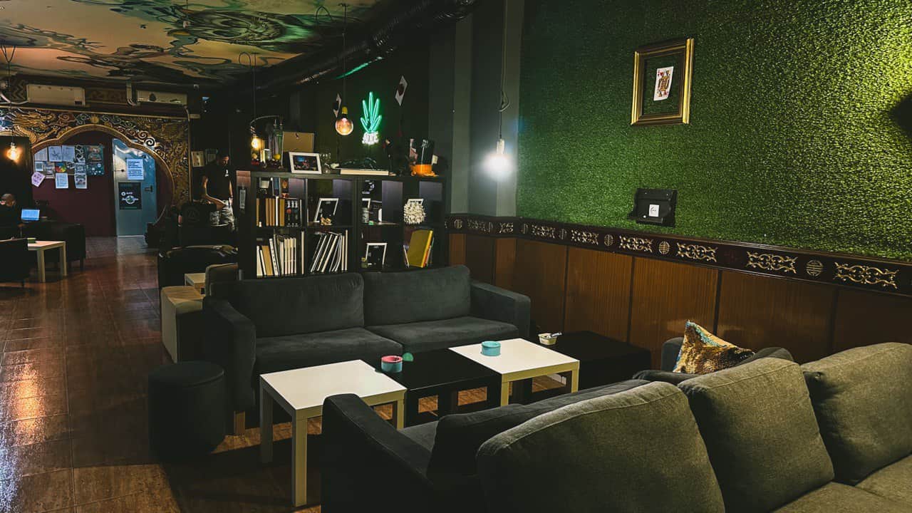 Espace lounge cosy dans le club social Alice de Valence